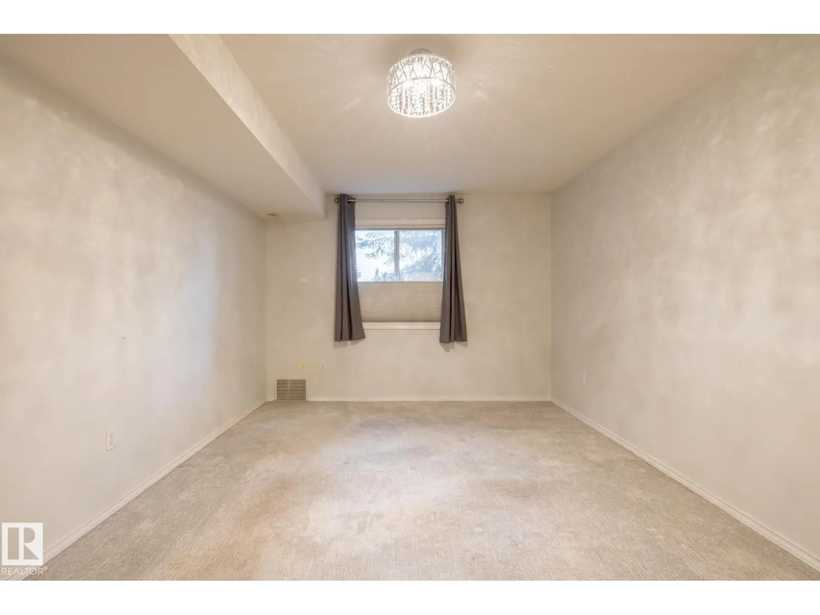 #106 6703 172 ST NW