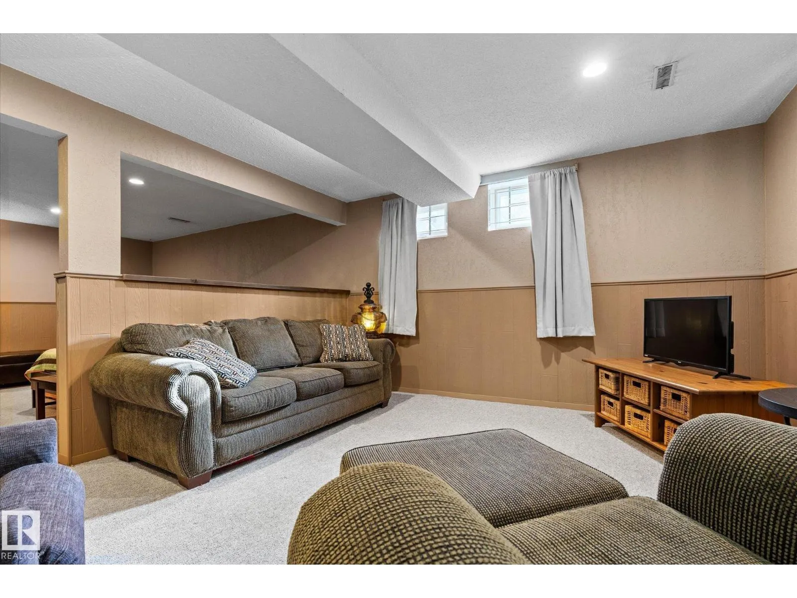 4911 46 St