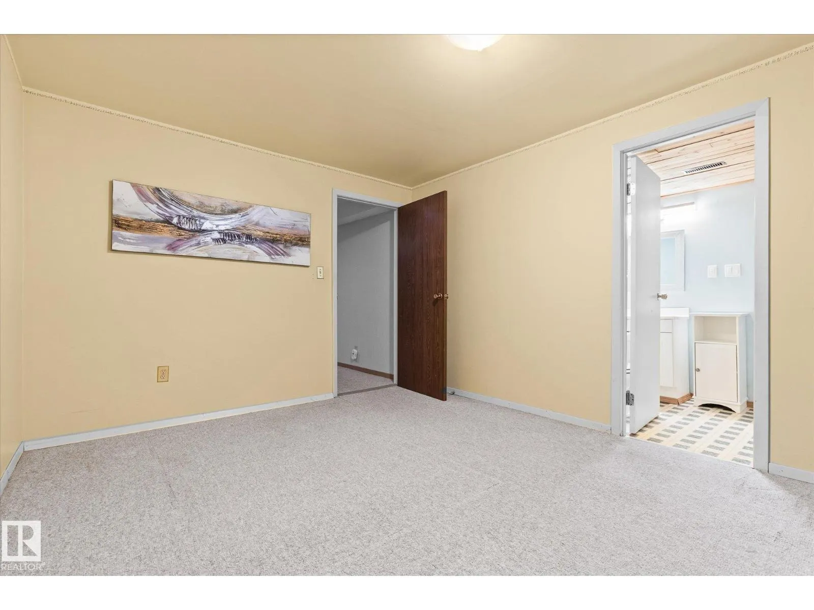 4911 46 St
