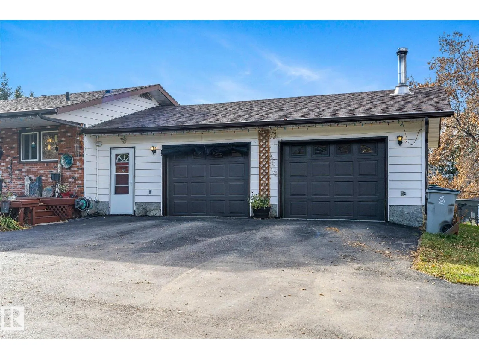 4911 46 St