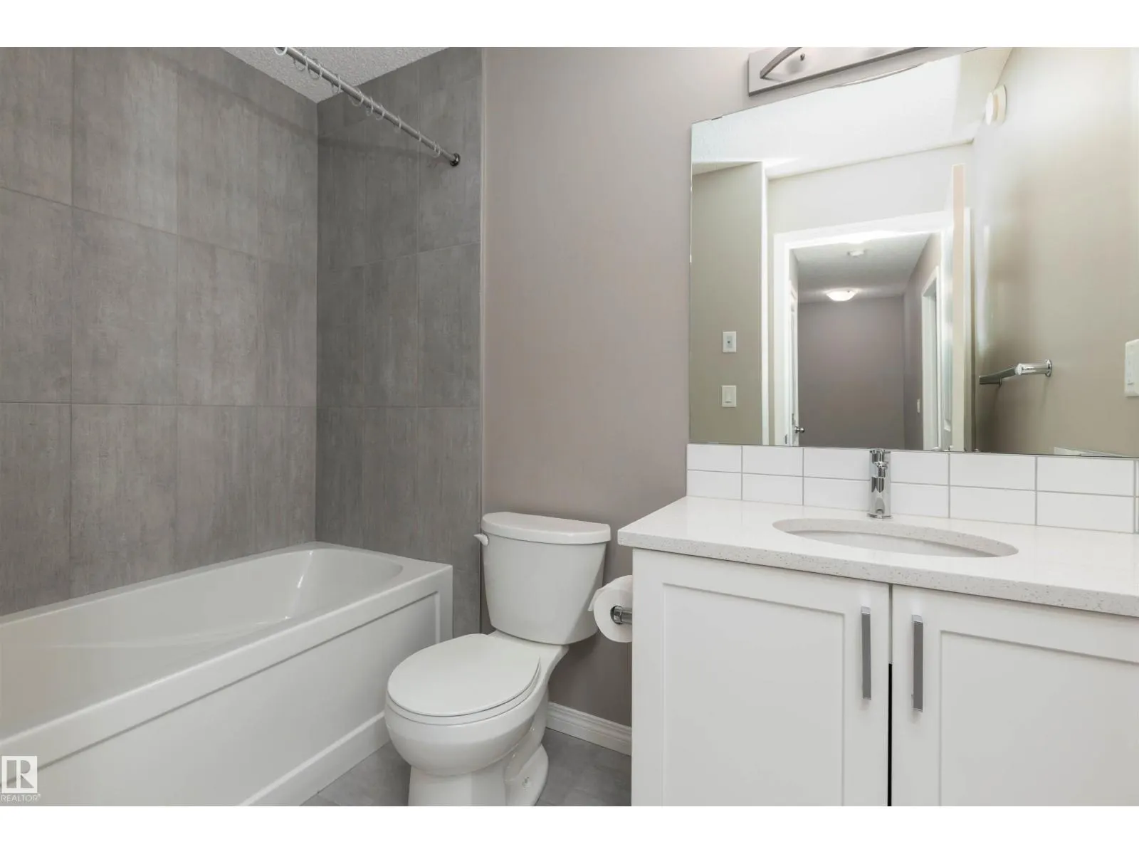 #105 2072 WONNACOTT WY SW