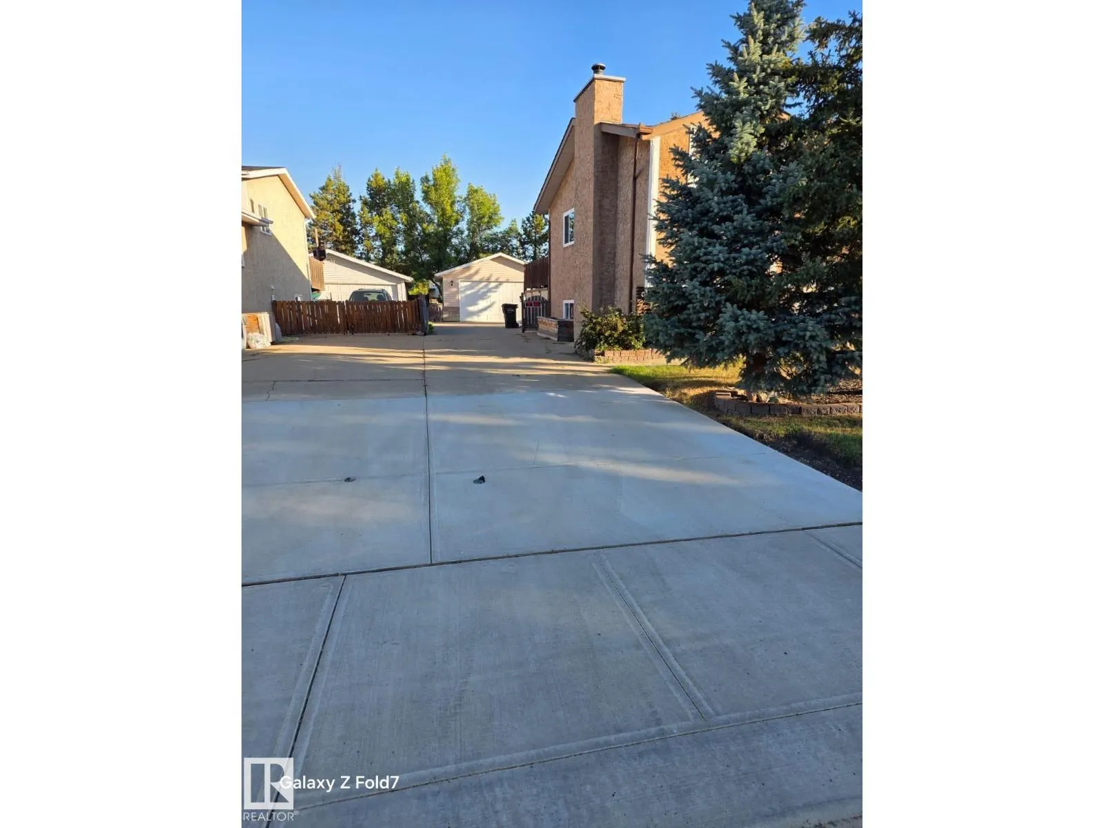 3428 143 AV NW