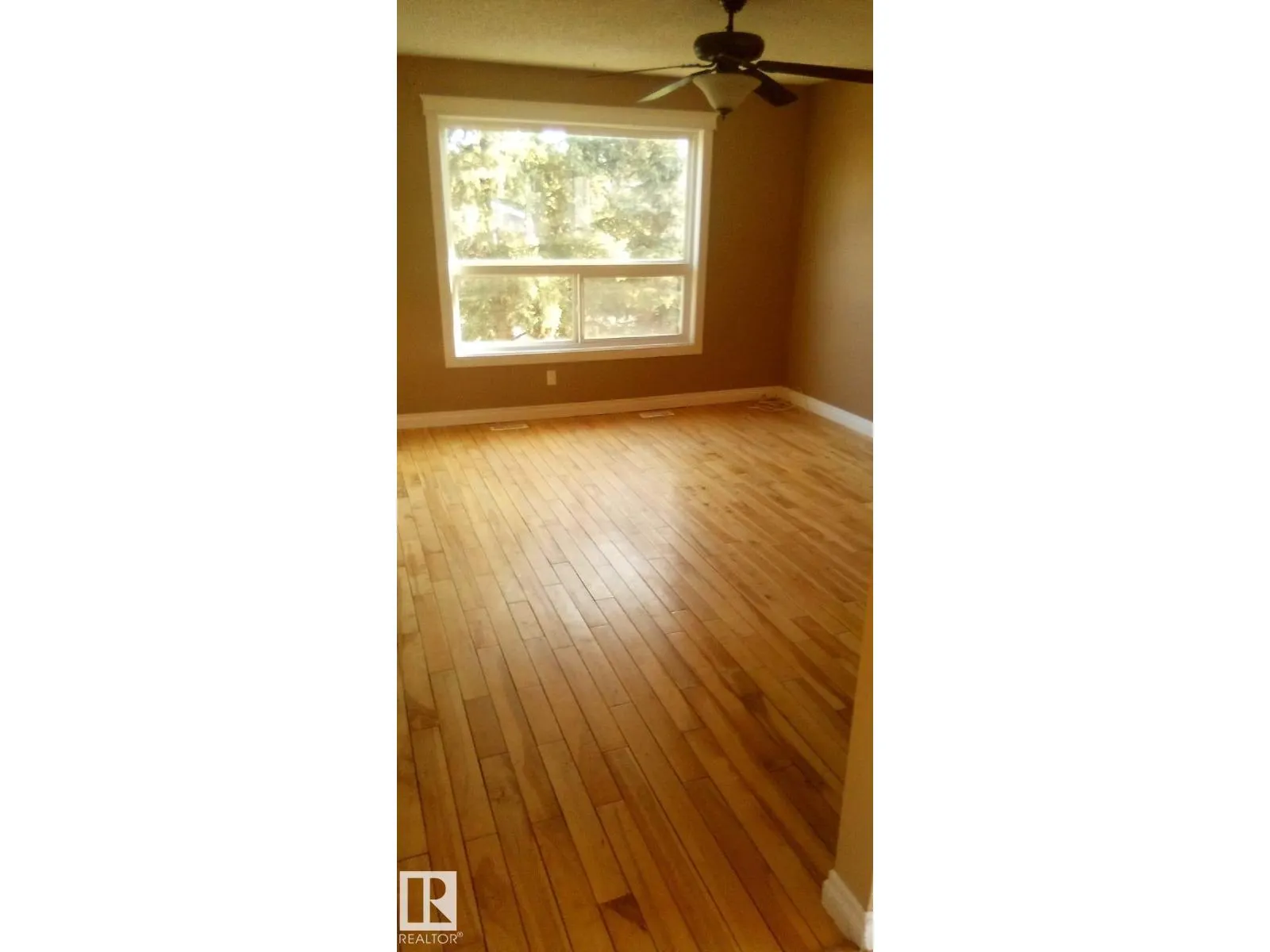 3428 143 AV NW
