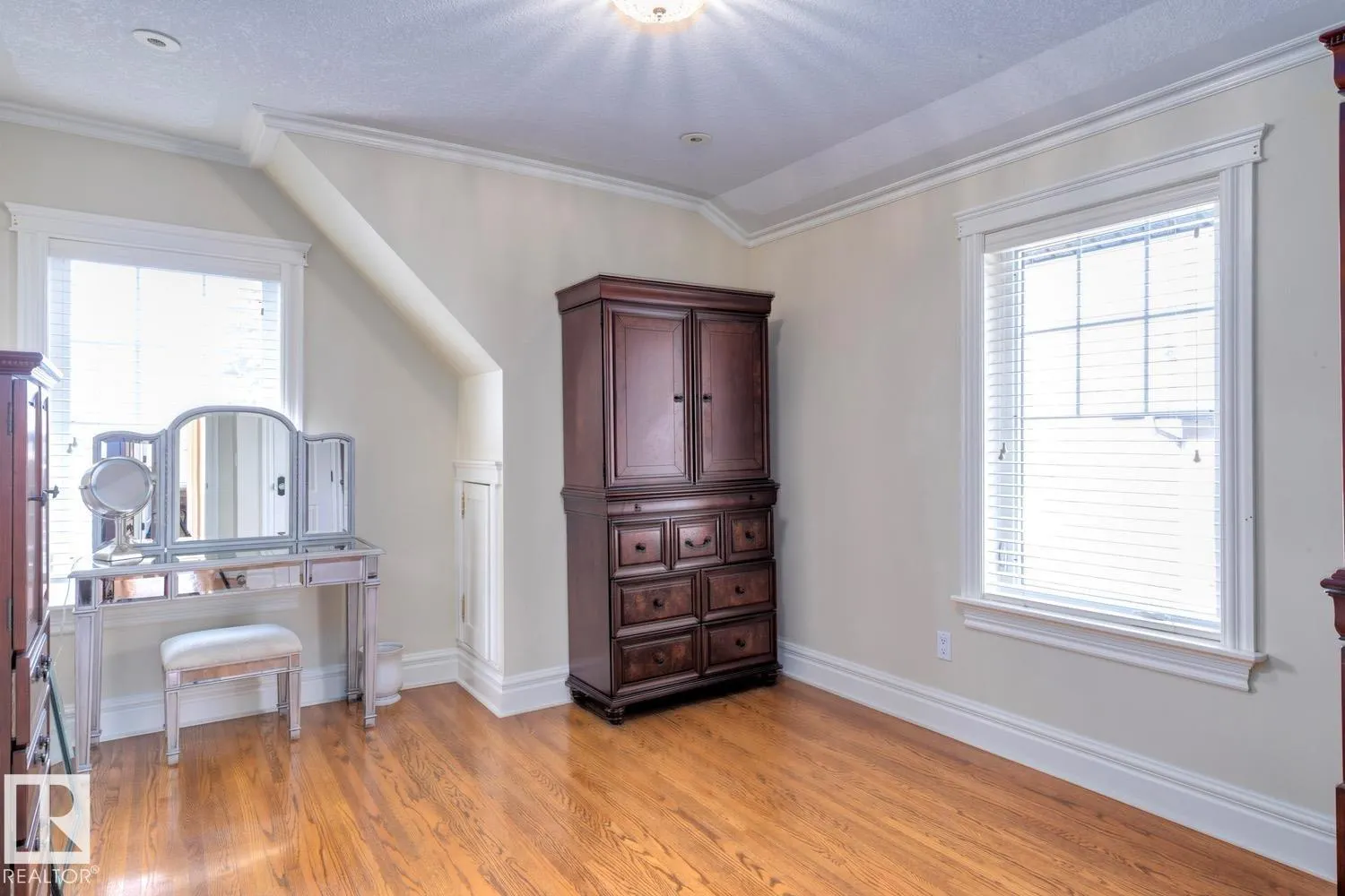 6306 111 AV NW NW