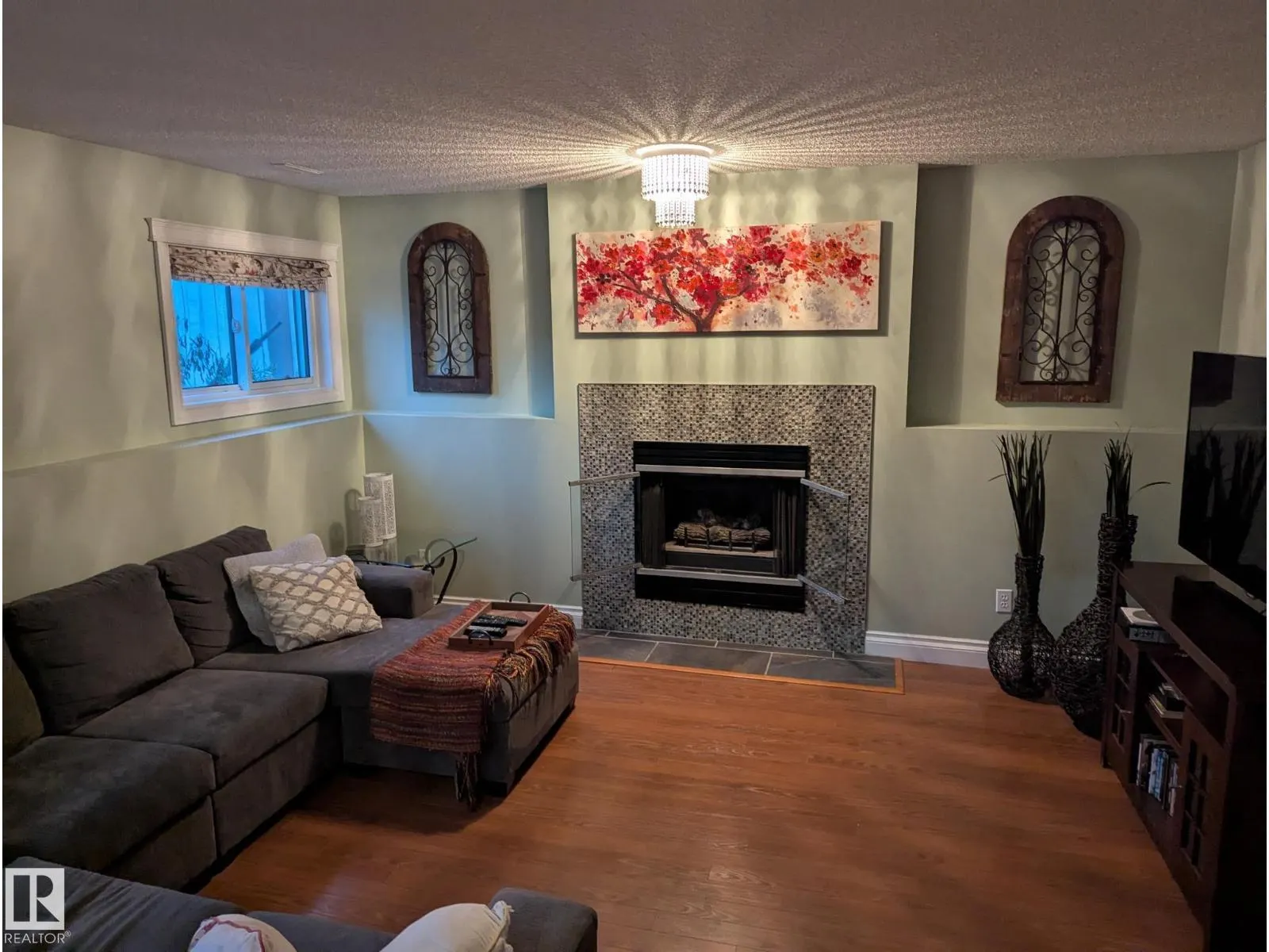 158 MEADOWVIEW DR