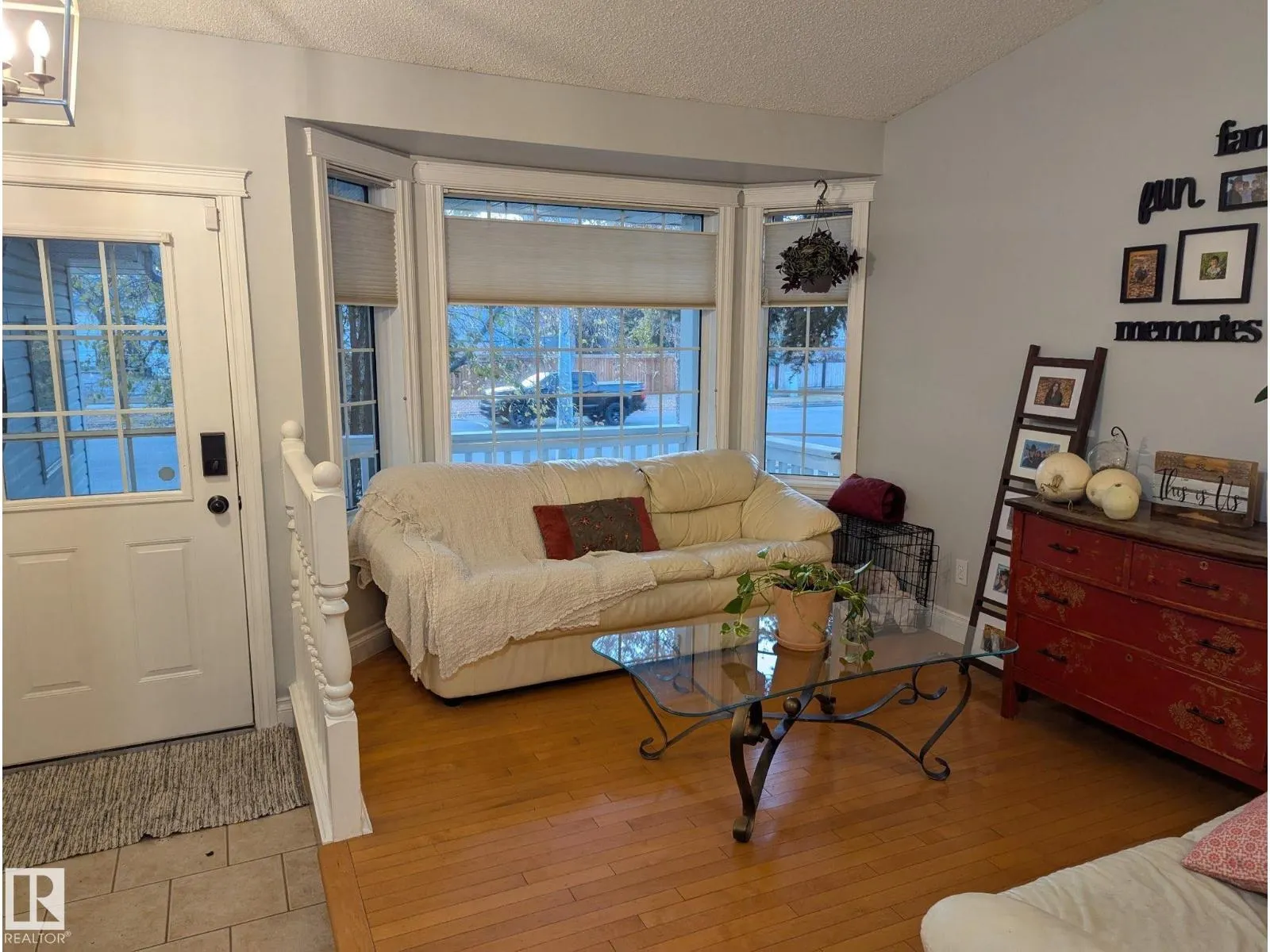 158 MEADOWVIEW DR