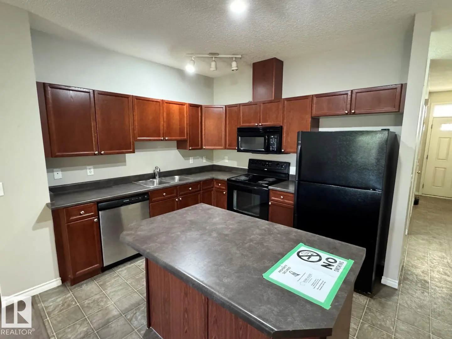 #103 3010 33 AV NW