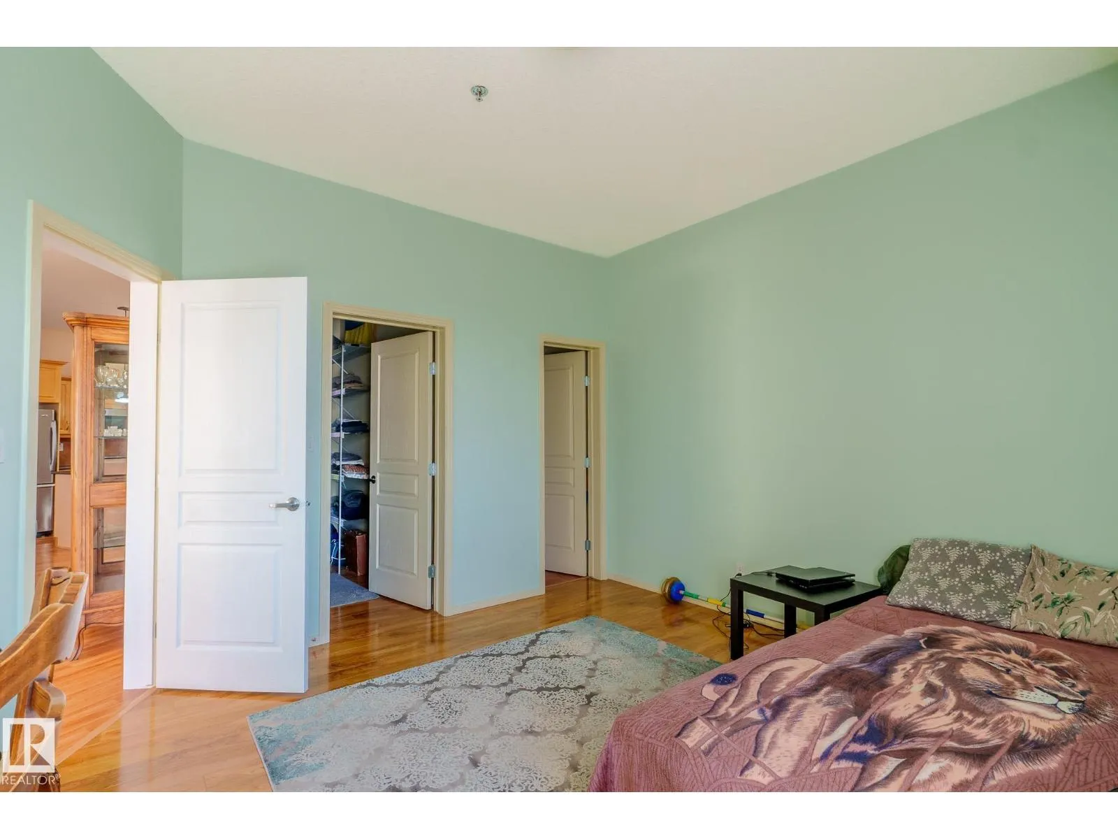 #449 4827 104A ST NW