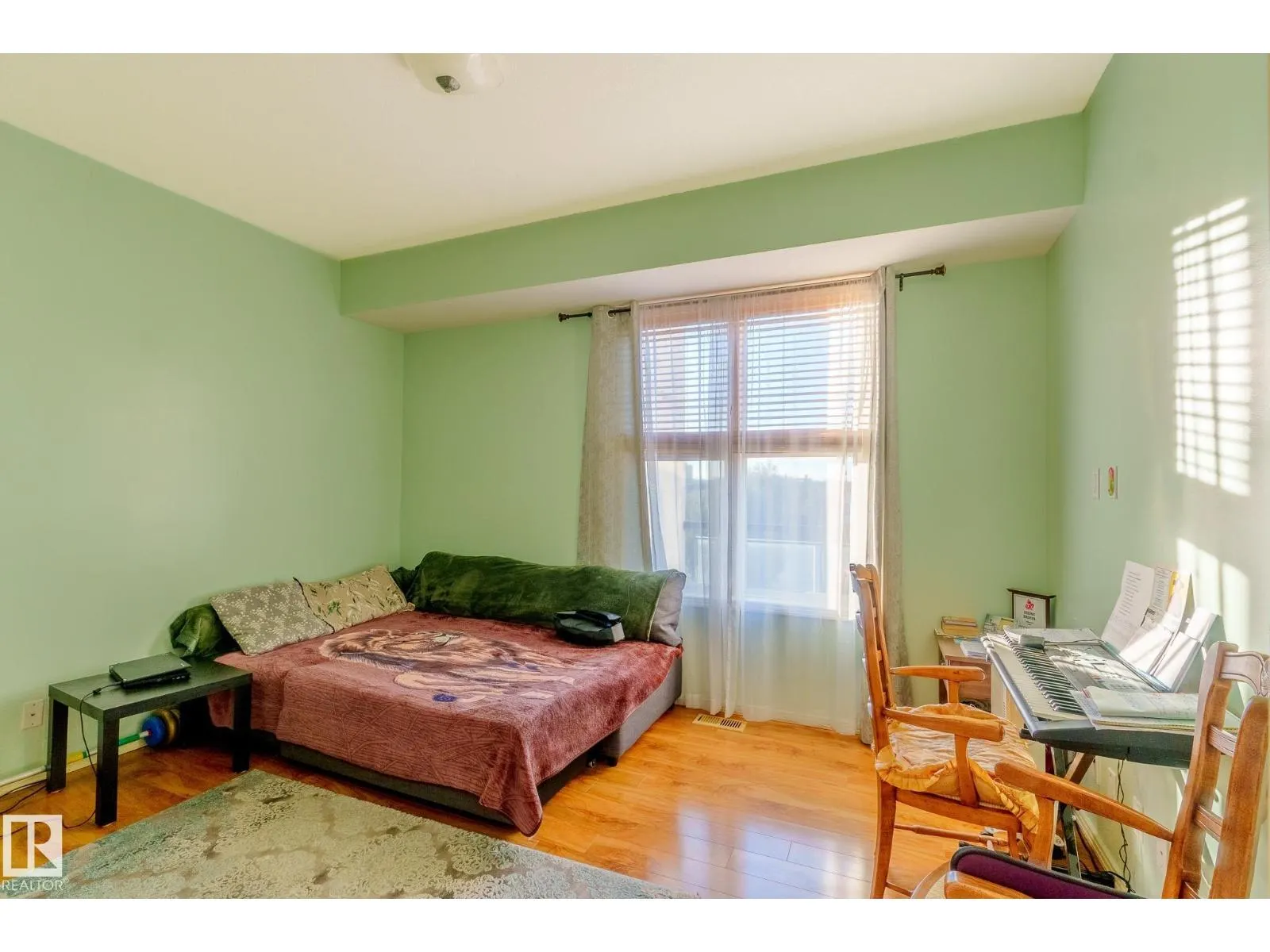 #449 4827 104A ST NW