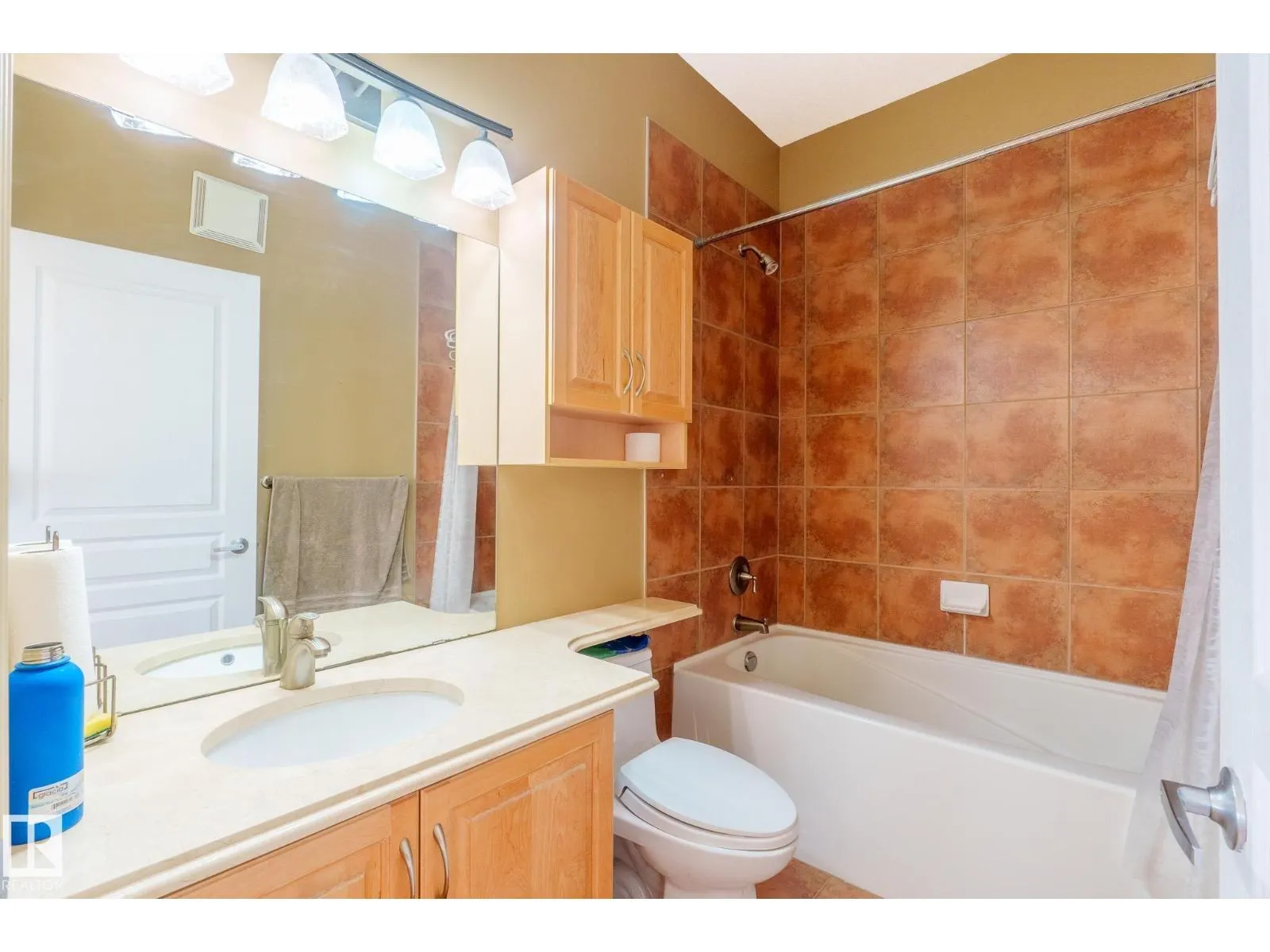 #449 4827 104A ST NW