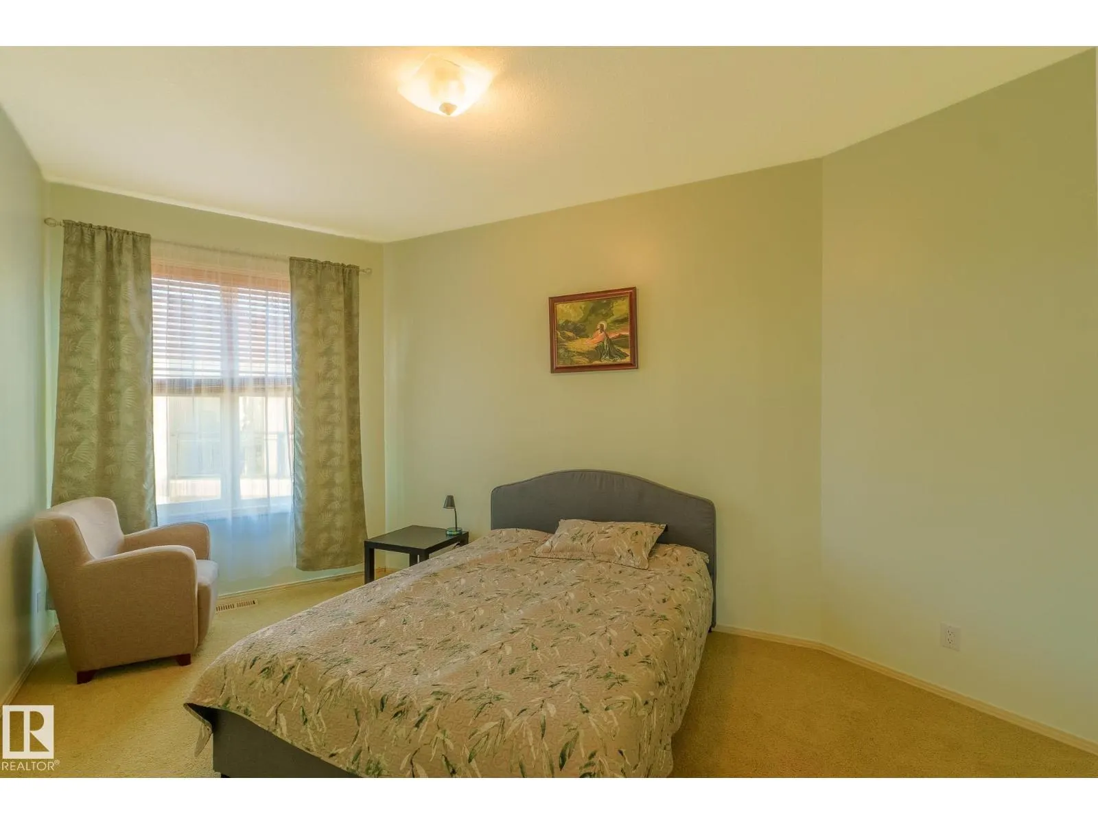 #449 4827 104A ST NW