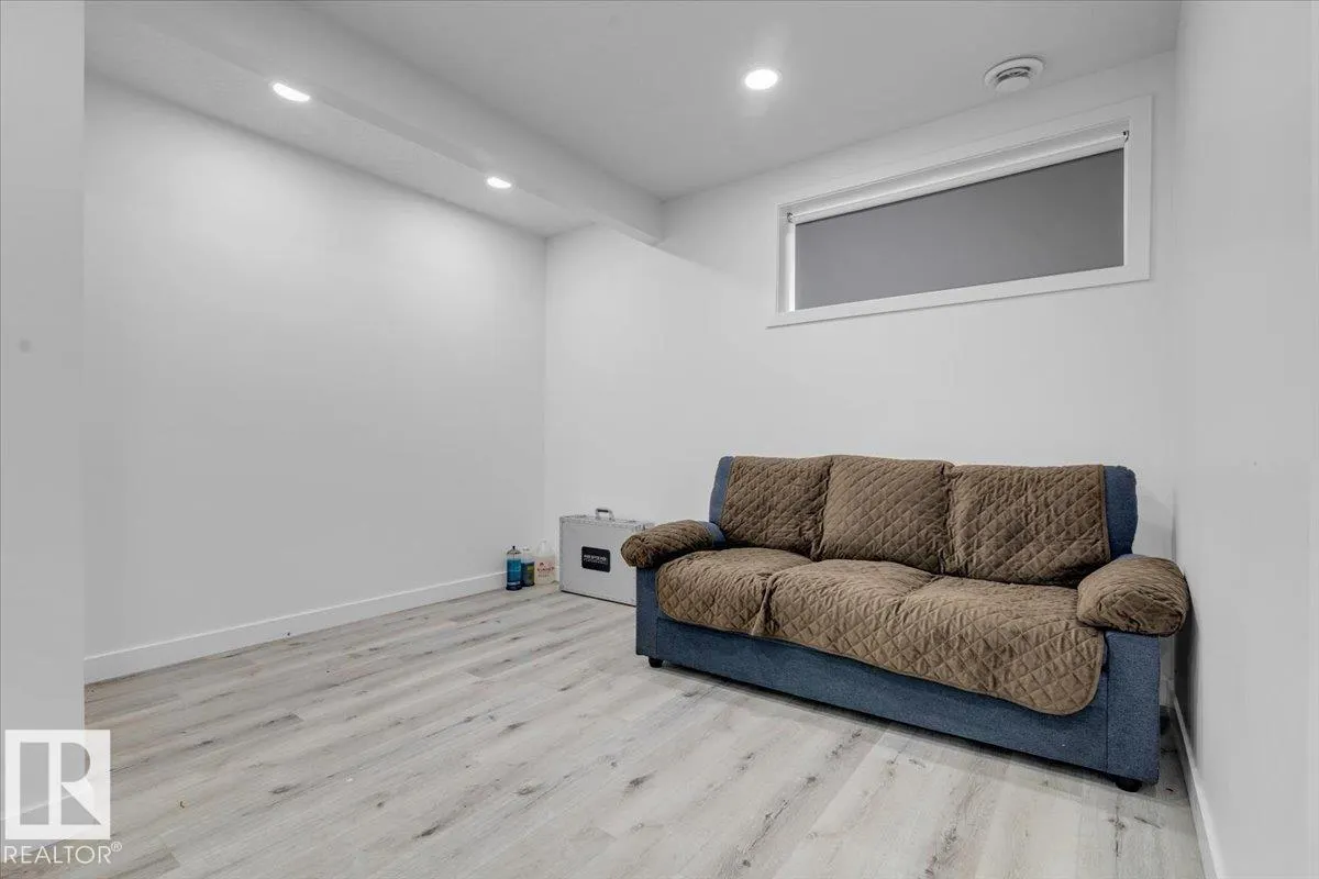 5516 5 AV SW
