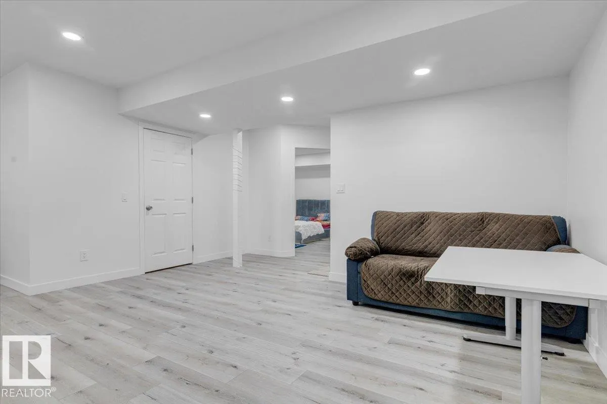 5516 5 AV SW