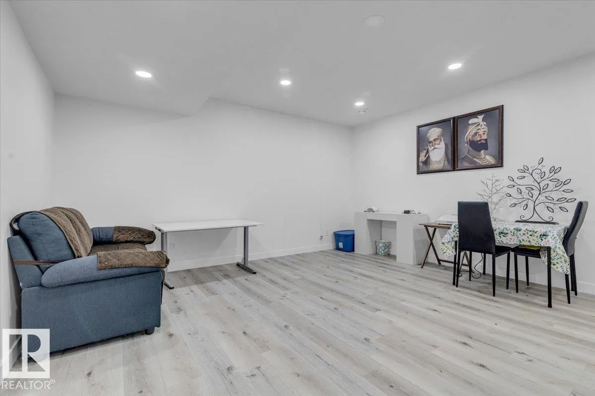 5516 5 AV SW