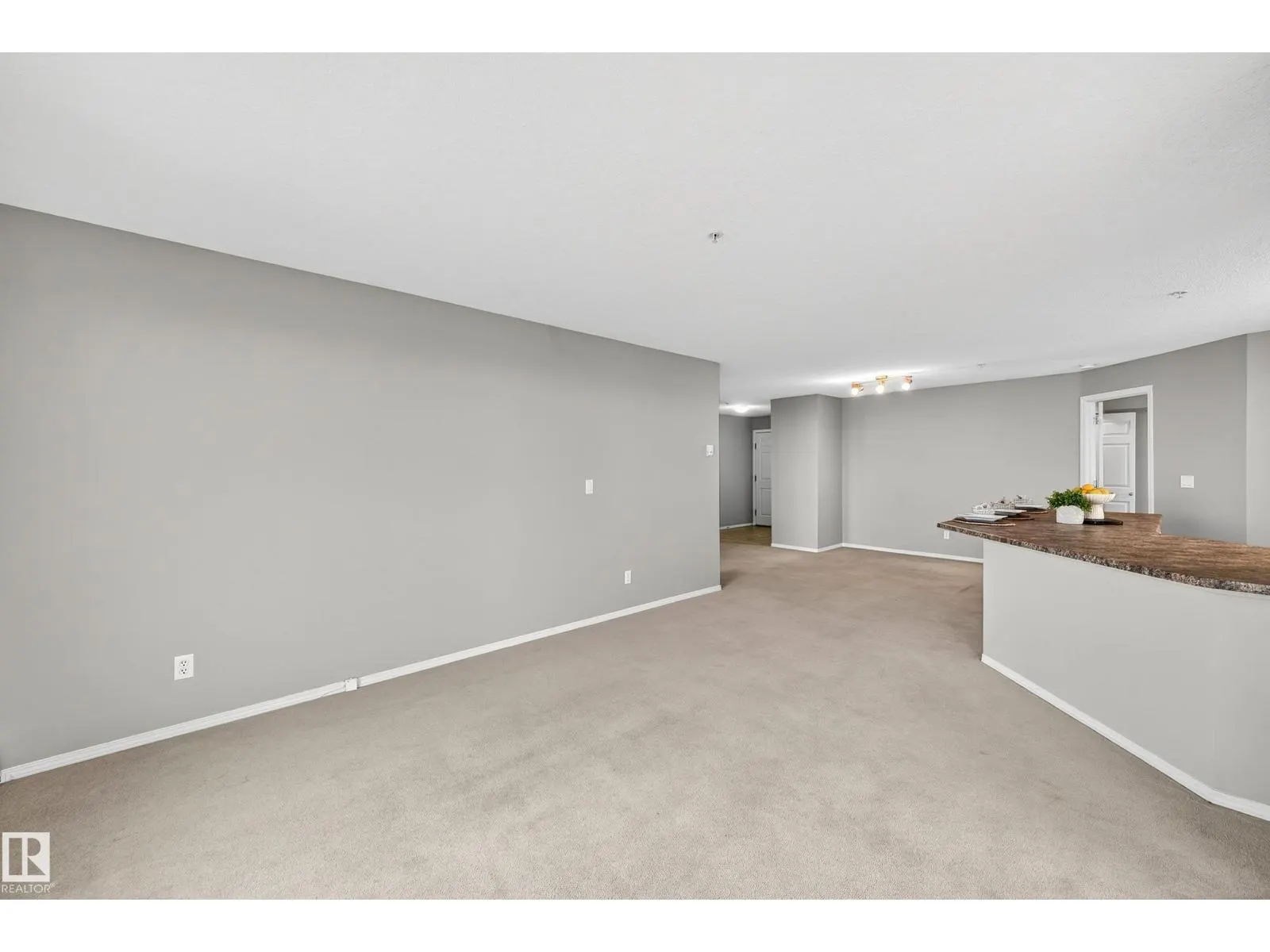 #401 40 SUMMERWOOD BV