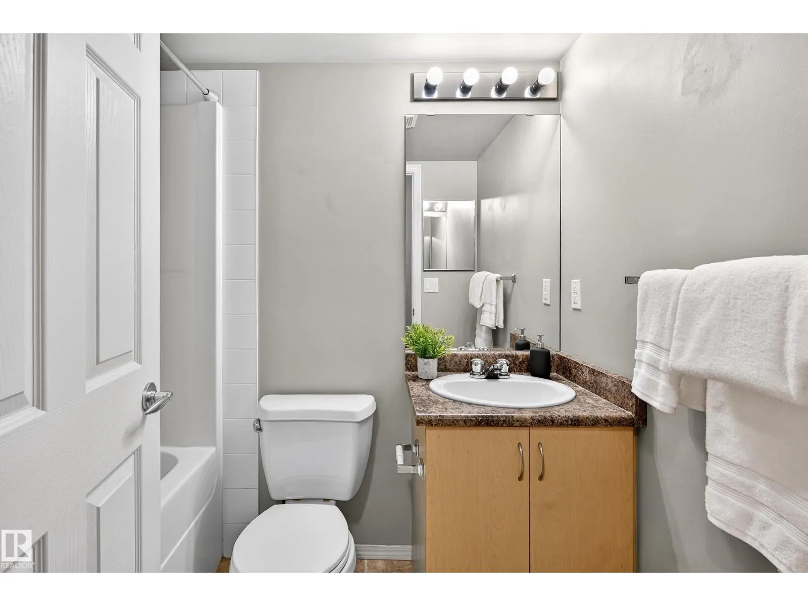 #401 40 SUMMERWOOD BV