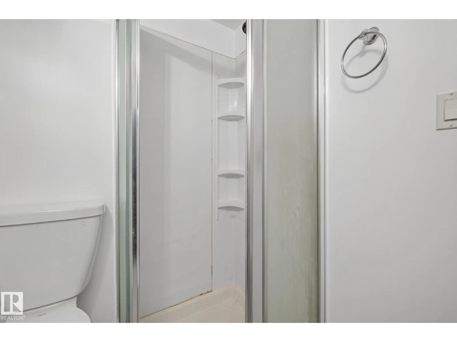 10915 67 AV NW