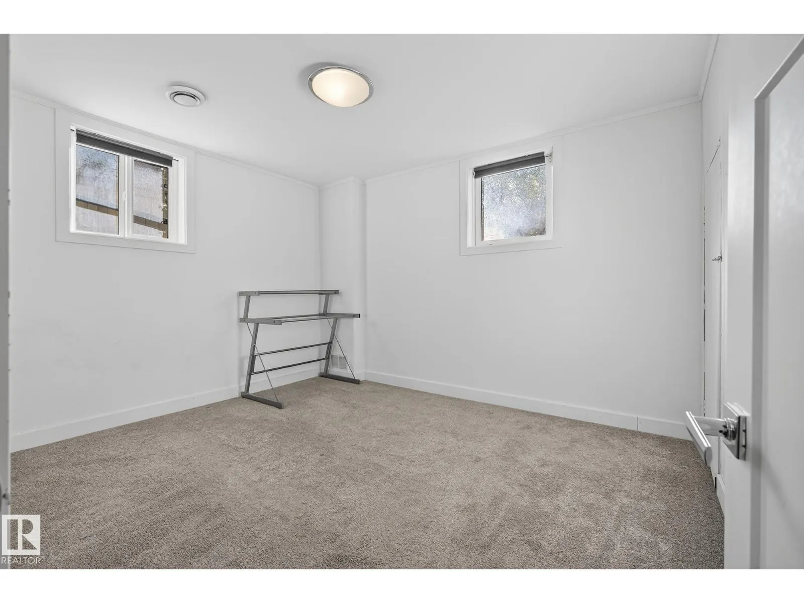 10915 67 AV NW
