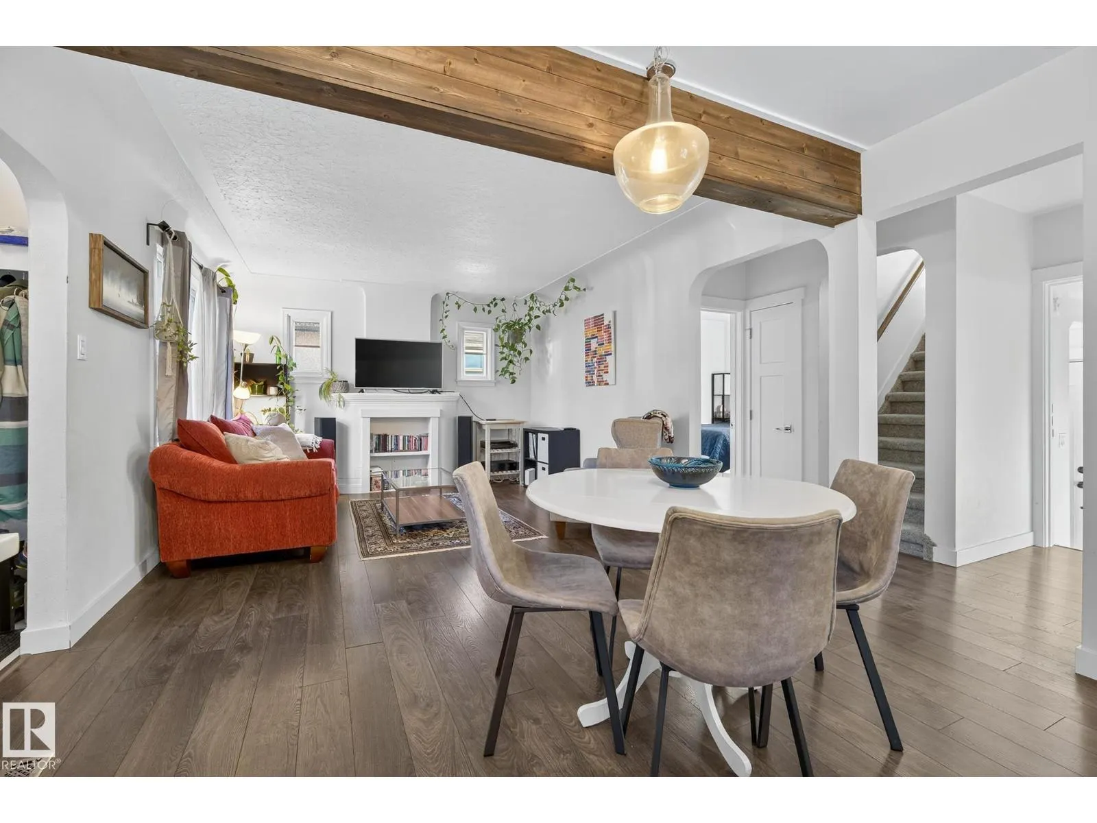 10915 67 AV NW