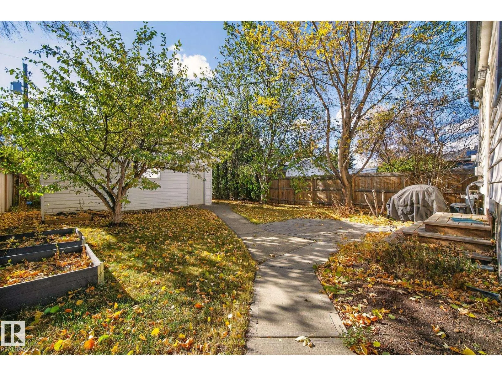 10915 67 AV NW