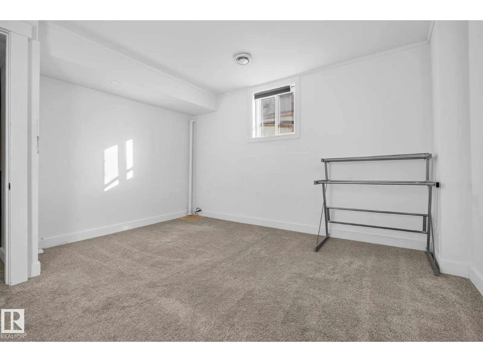 10915 67 AV NW