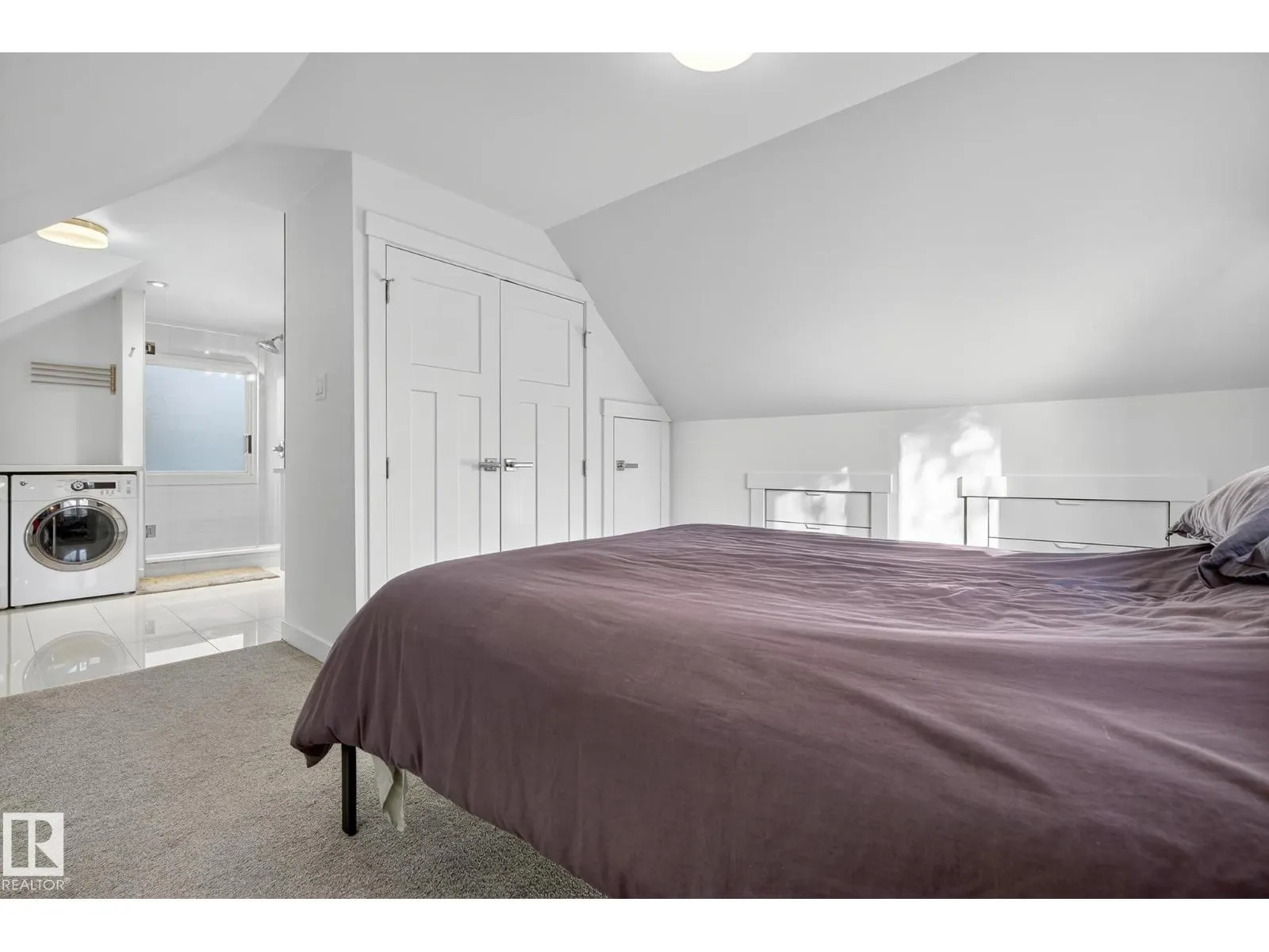 10915 67 AV NW