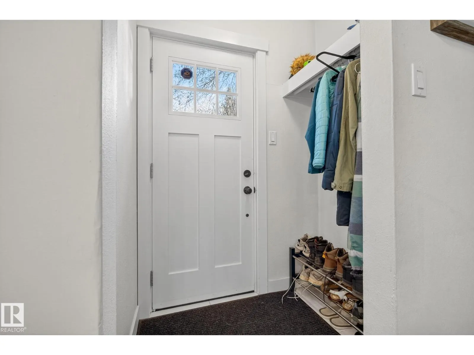 10915 67 AV NW