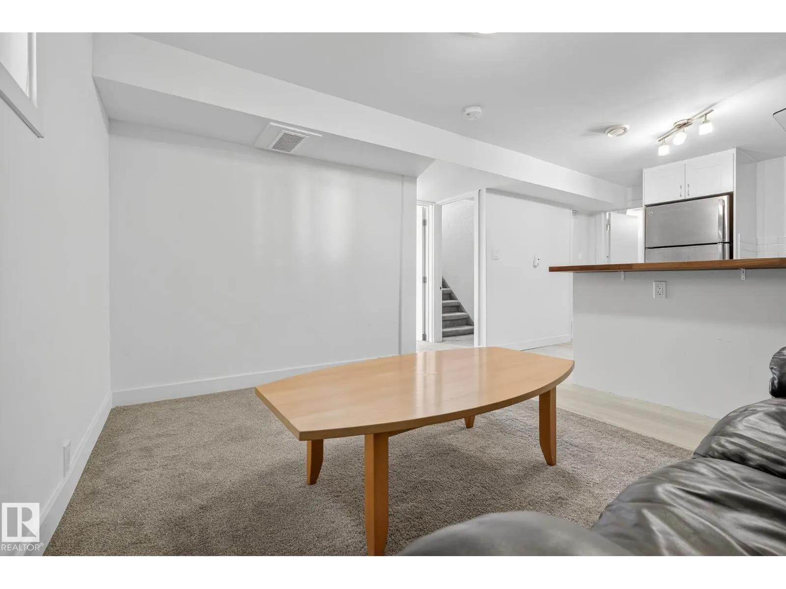 10915 67 AV NW