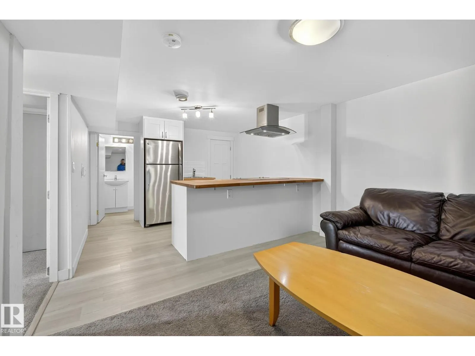 10915 67 AV NW