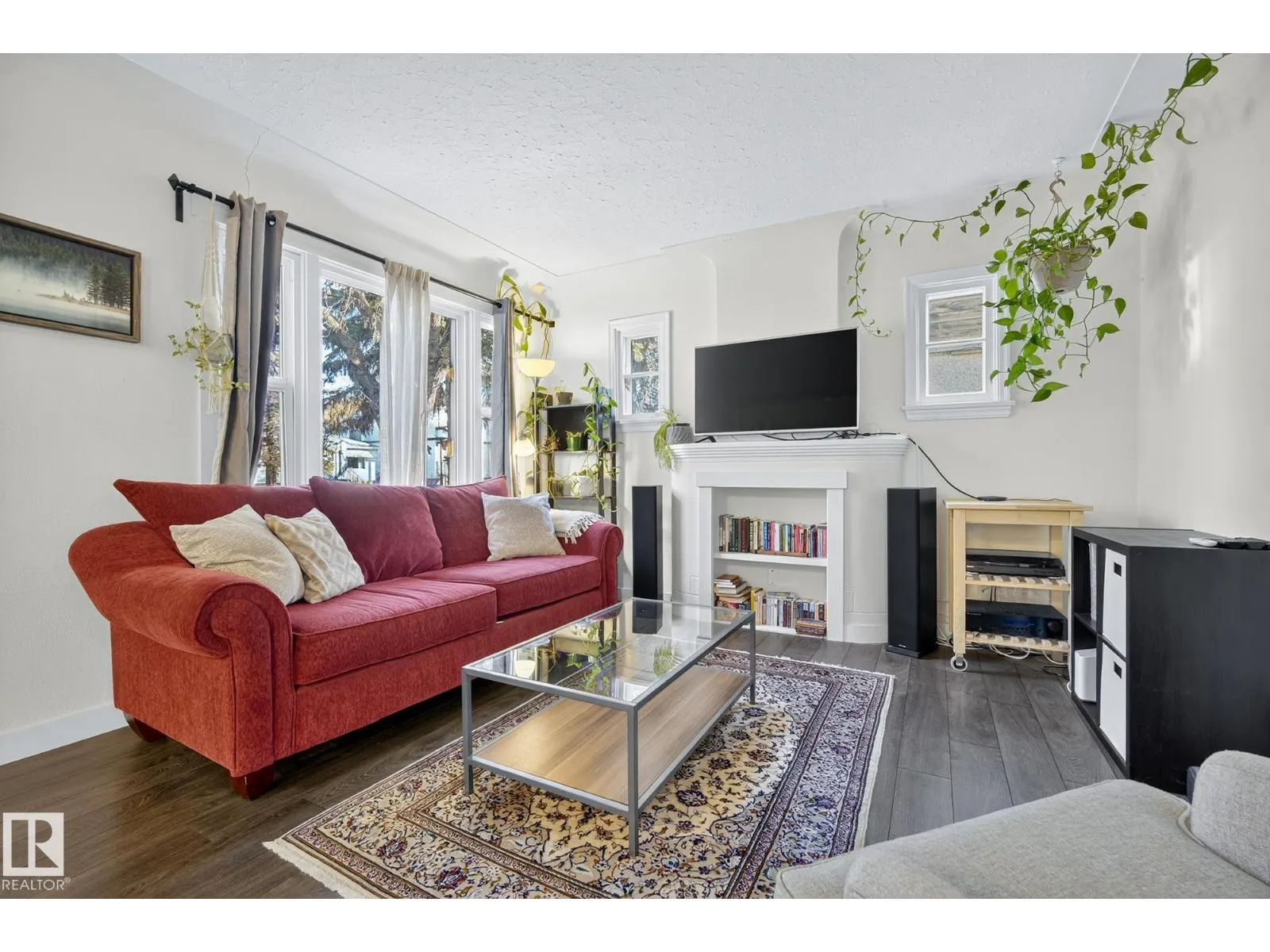 10915 67 AV NW