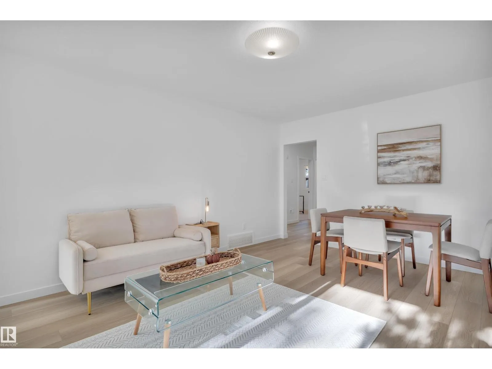 9304 71 AV NW