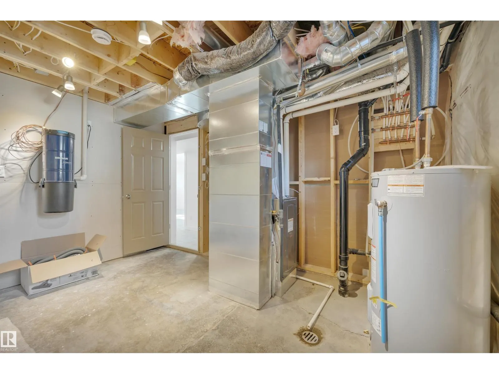 9304 71 AV NW