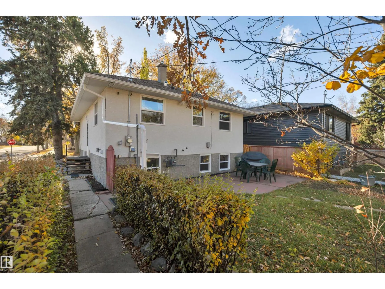 9304 71 AV NW