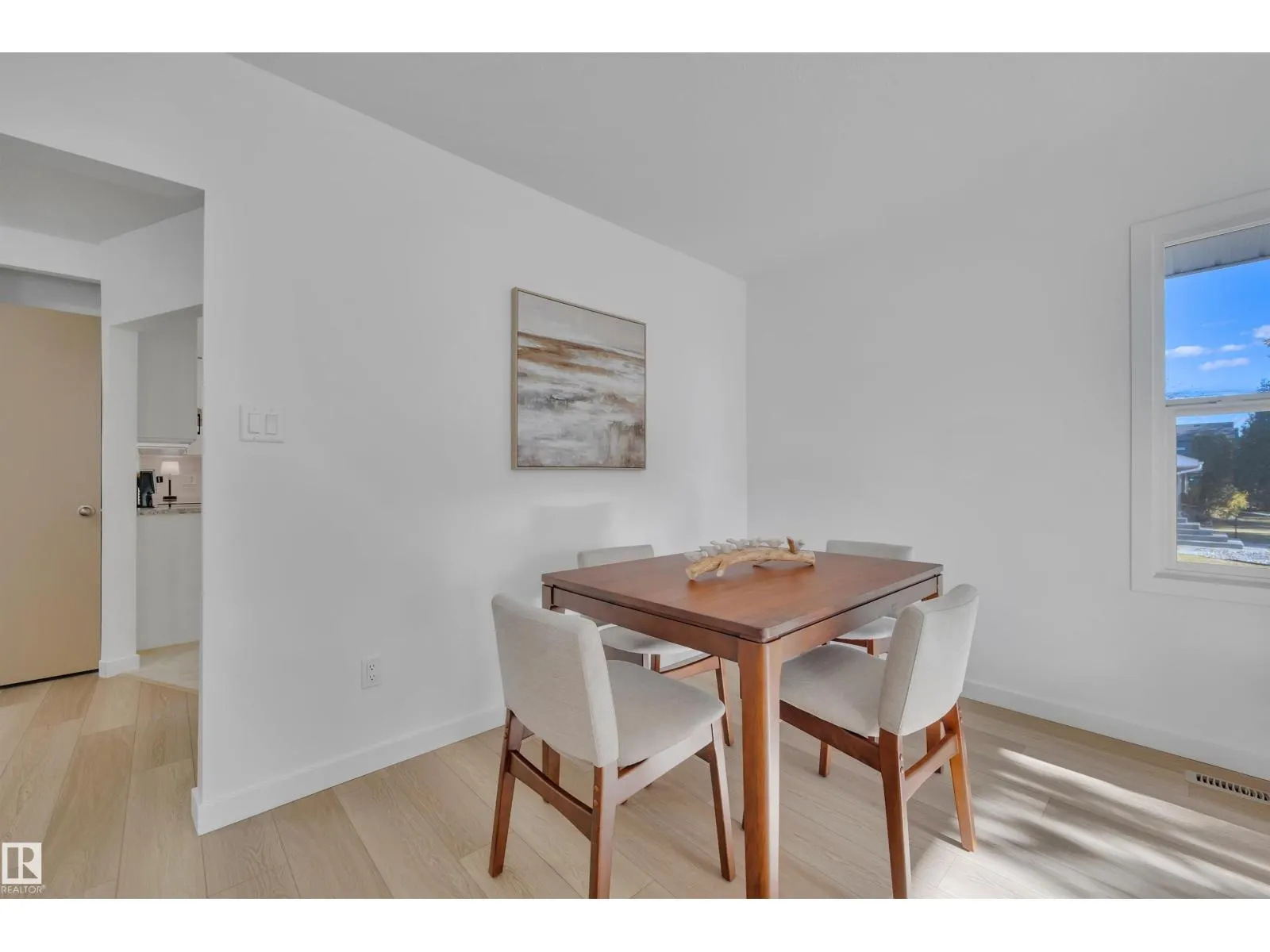 9304 71 AV NW