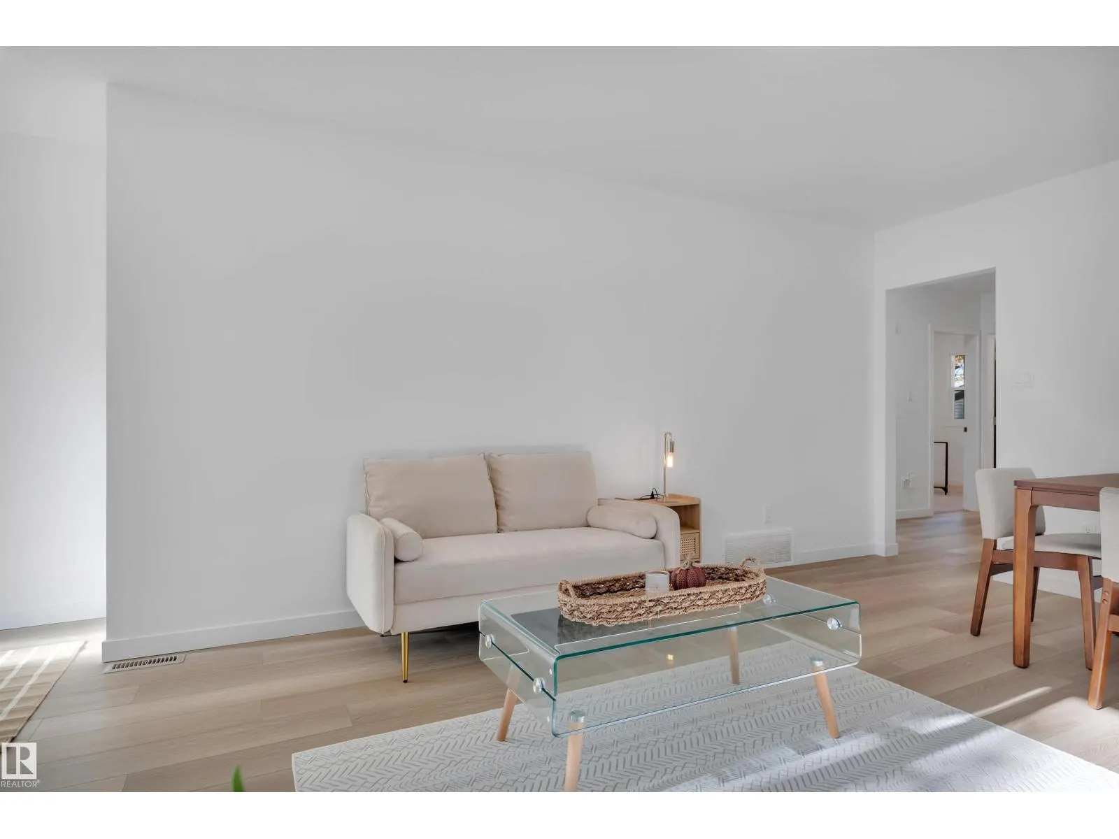 9304 71 AV NW