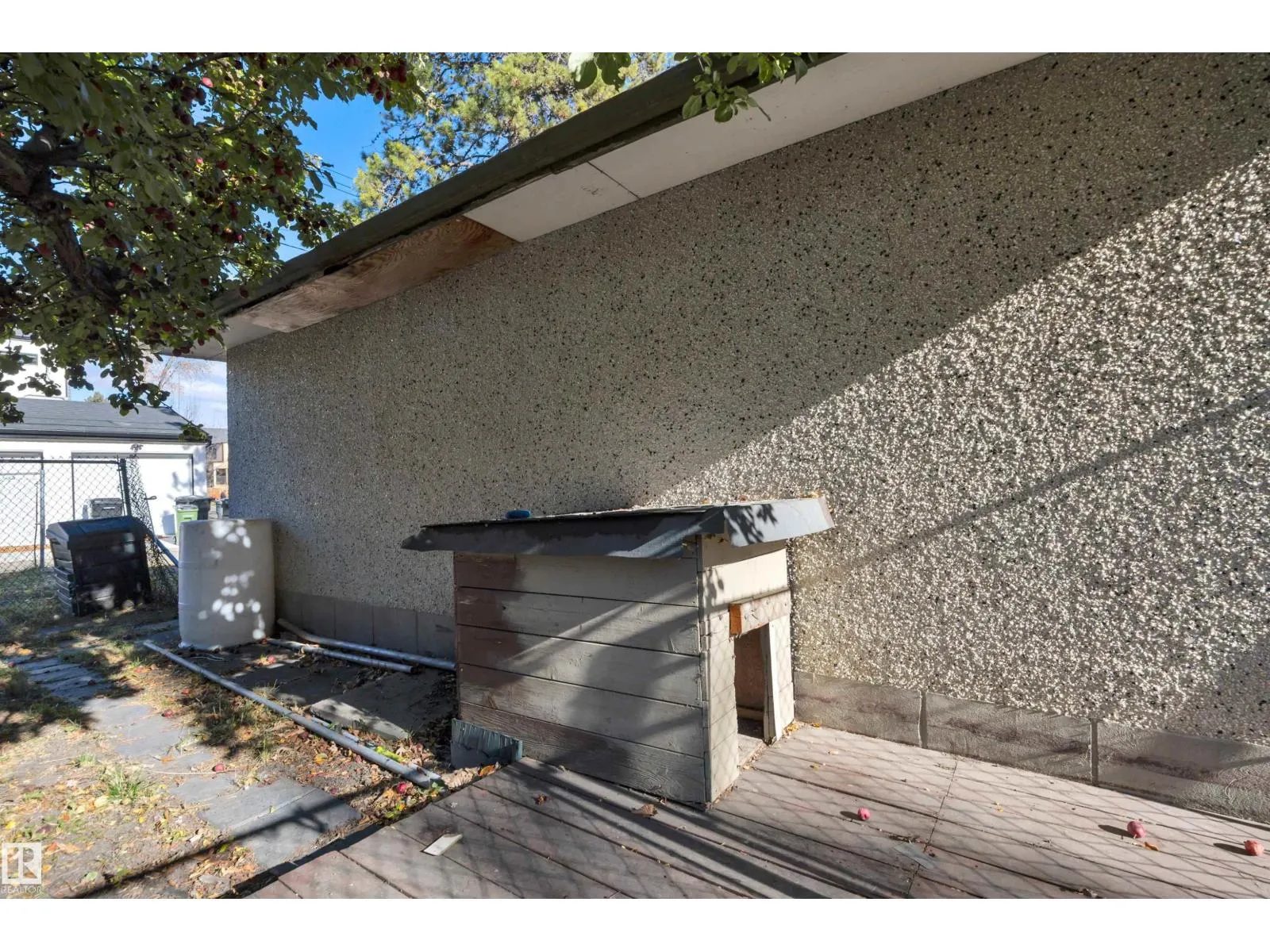 9304 71 AV NW