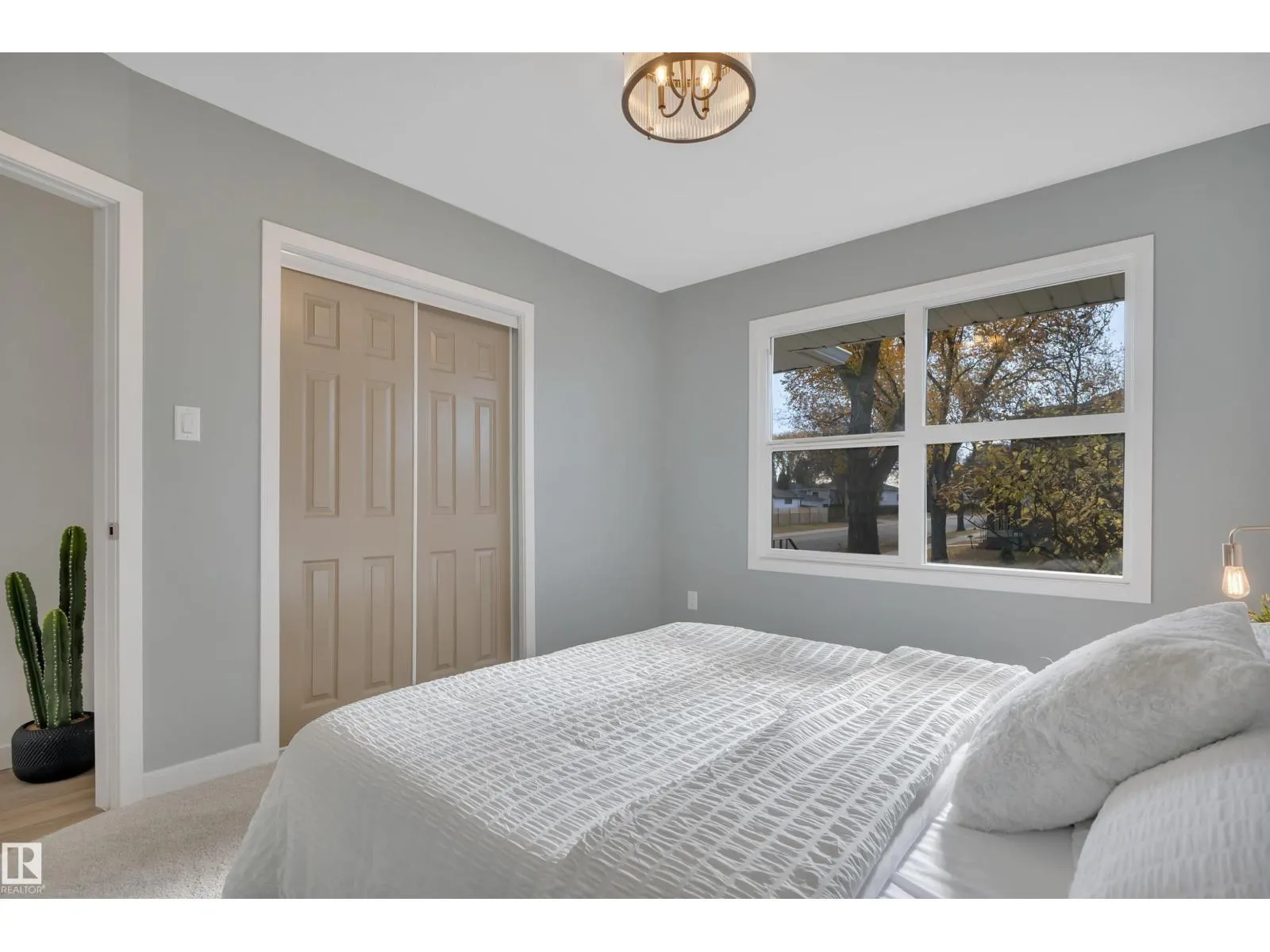 9304 71 AV NW