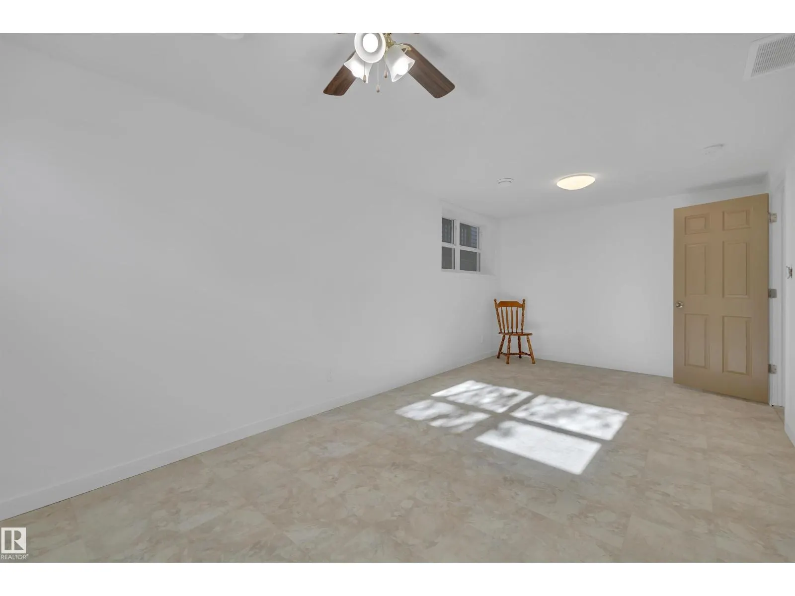 9304 71 AV NW