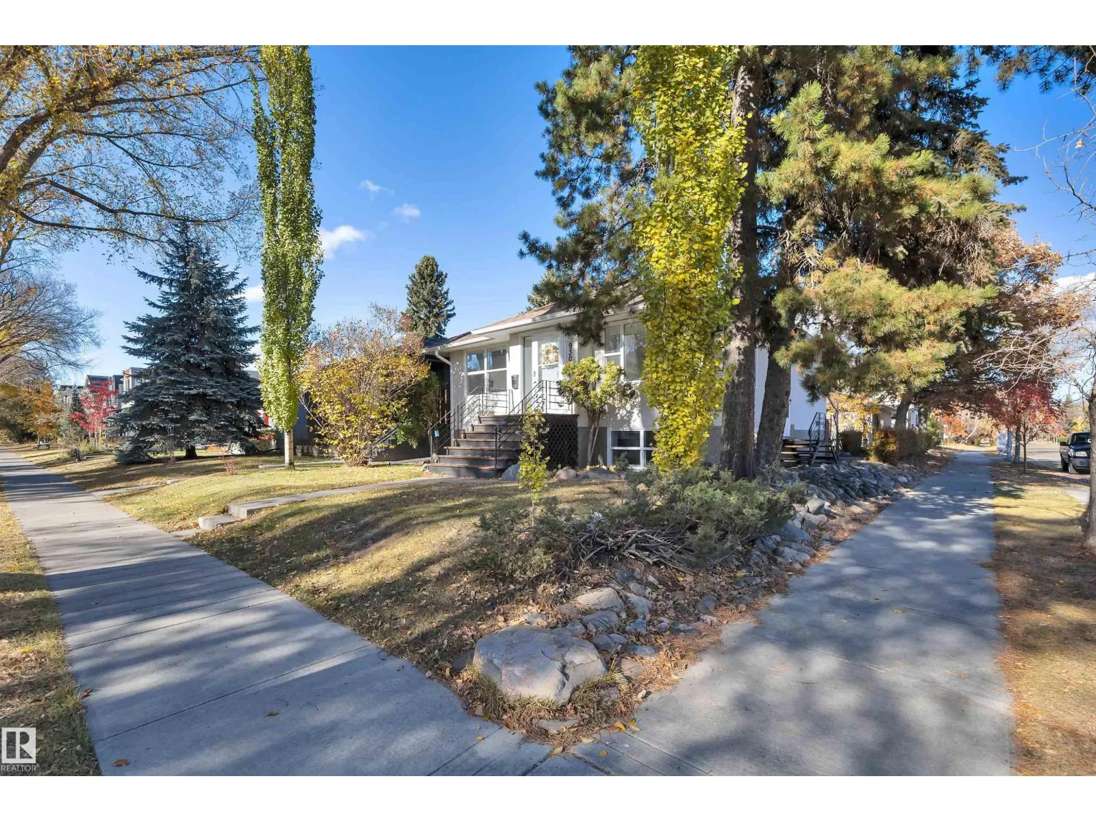 9304 71 AV NW
