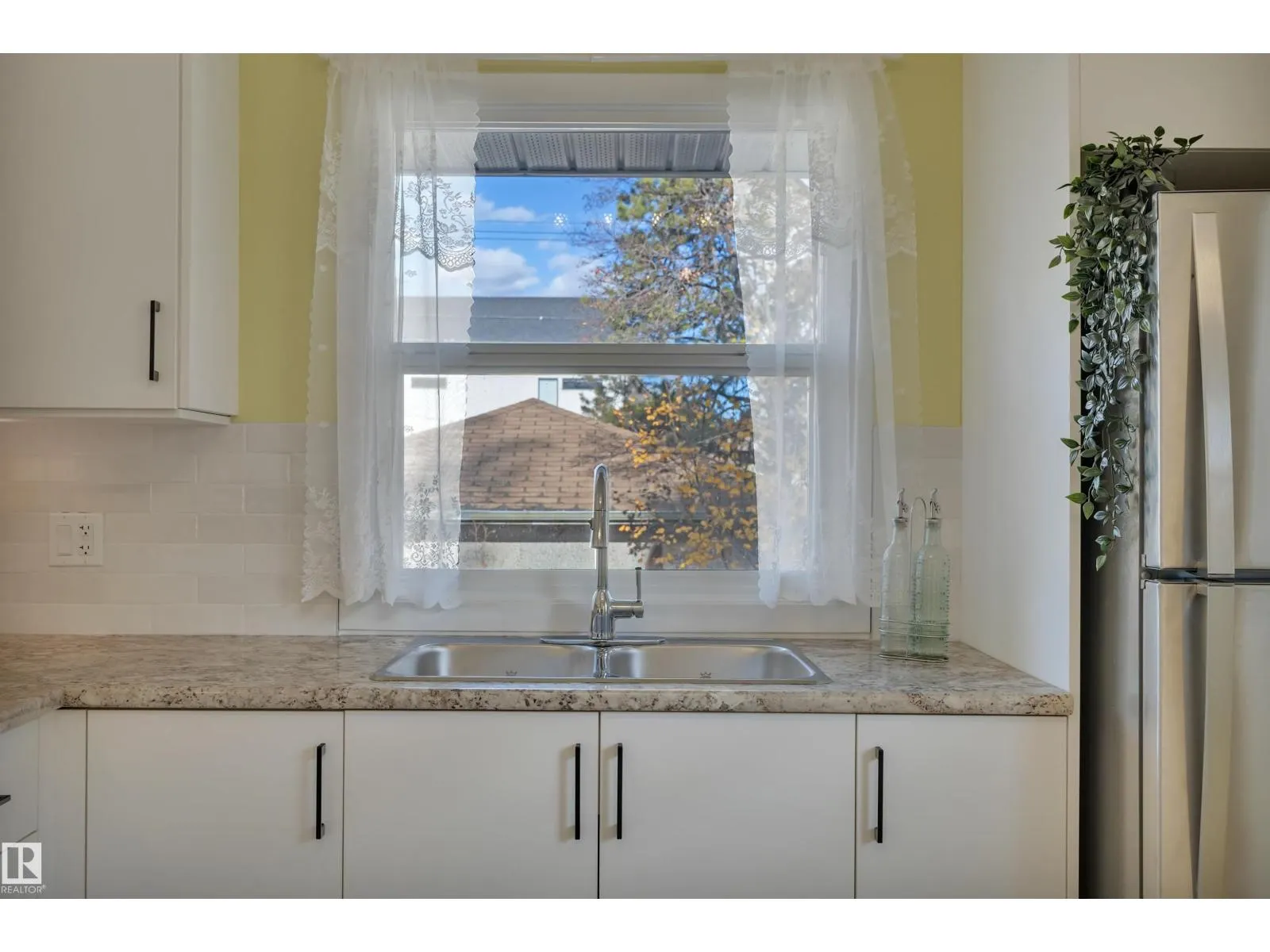 9304 71 AV NW