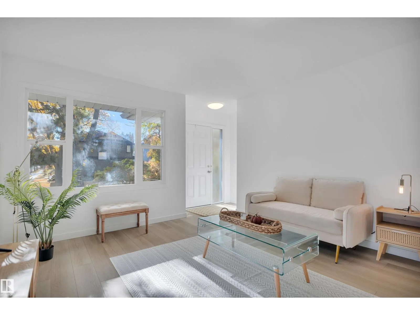 9304 71 AV NW