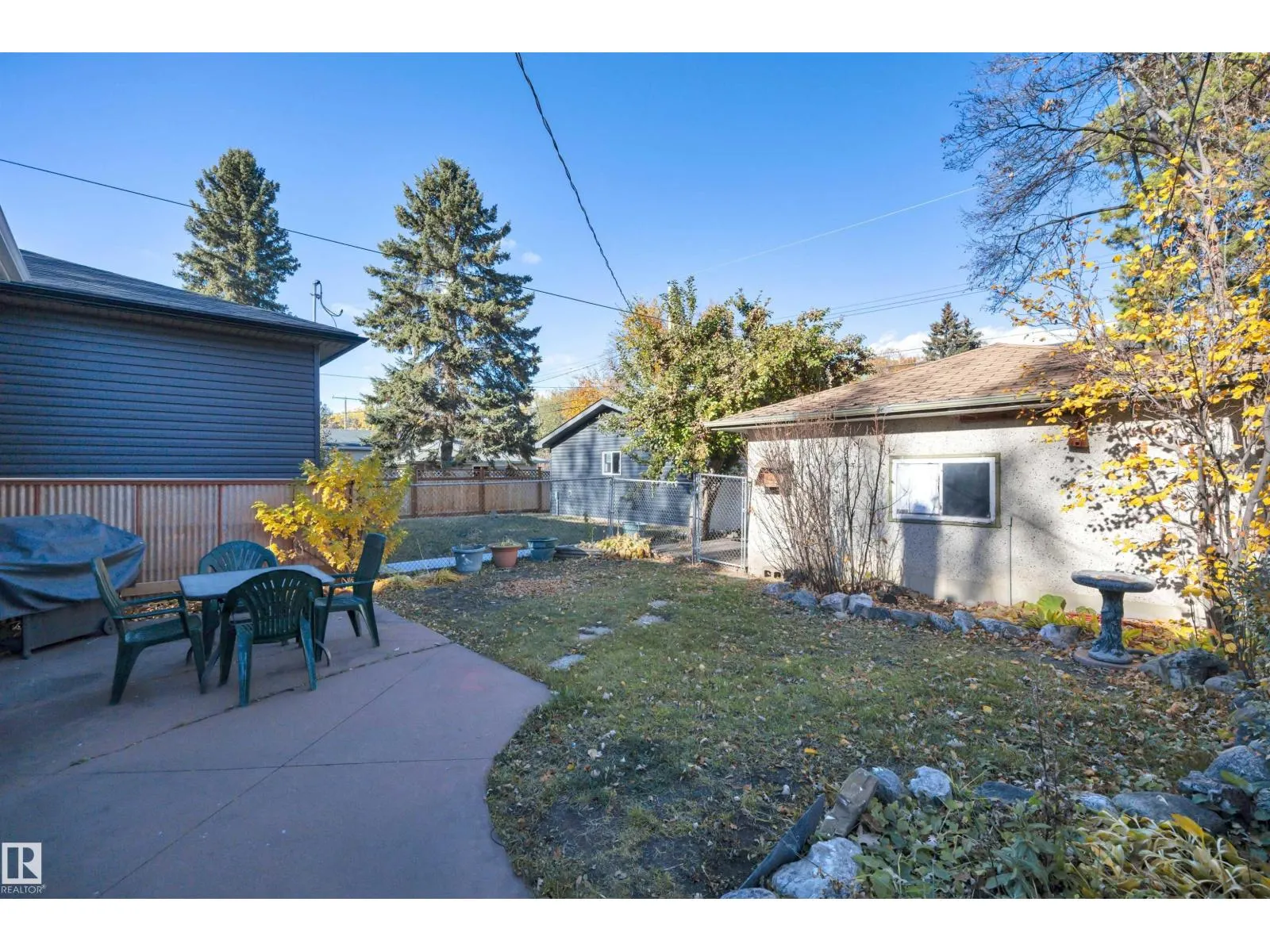 9304 71 AV NW