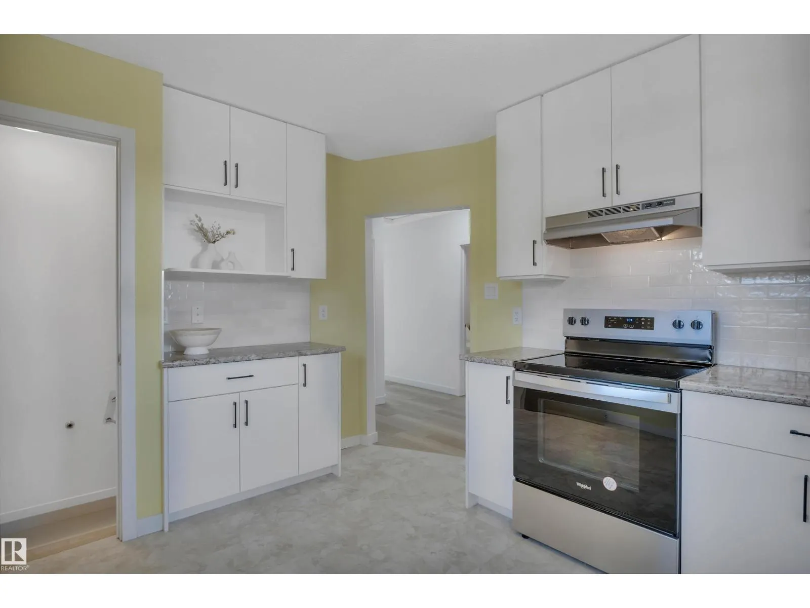 9304 71 AV NW
