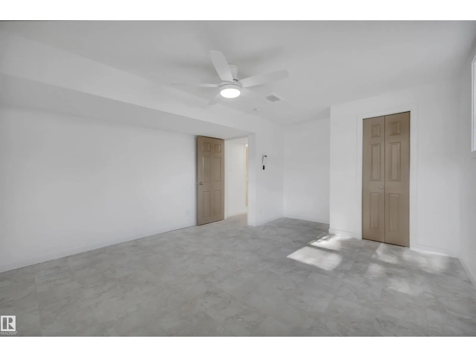 9304 71 AV NW