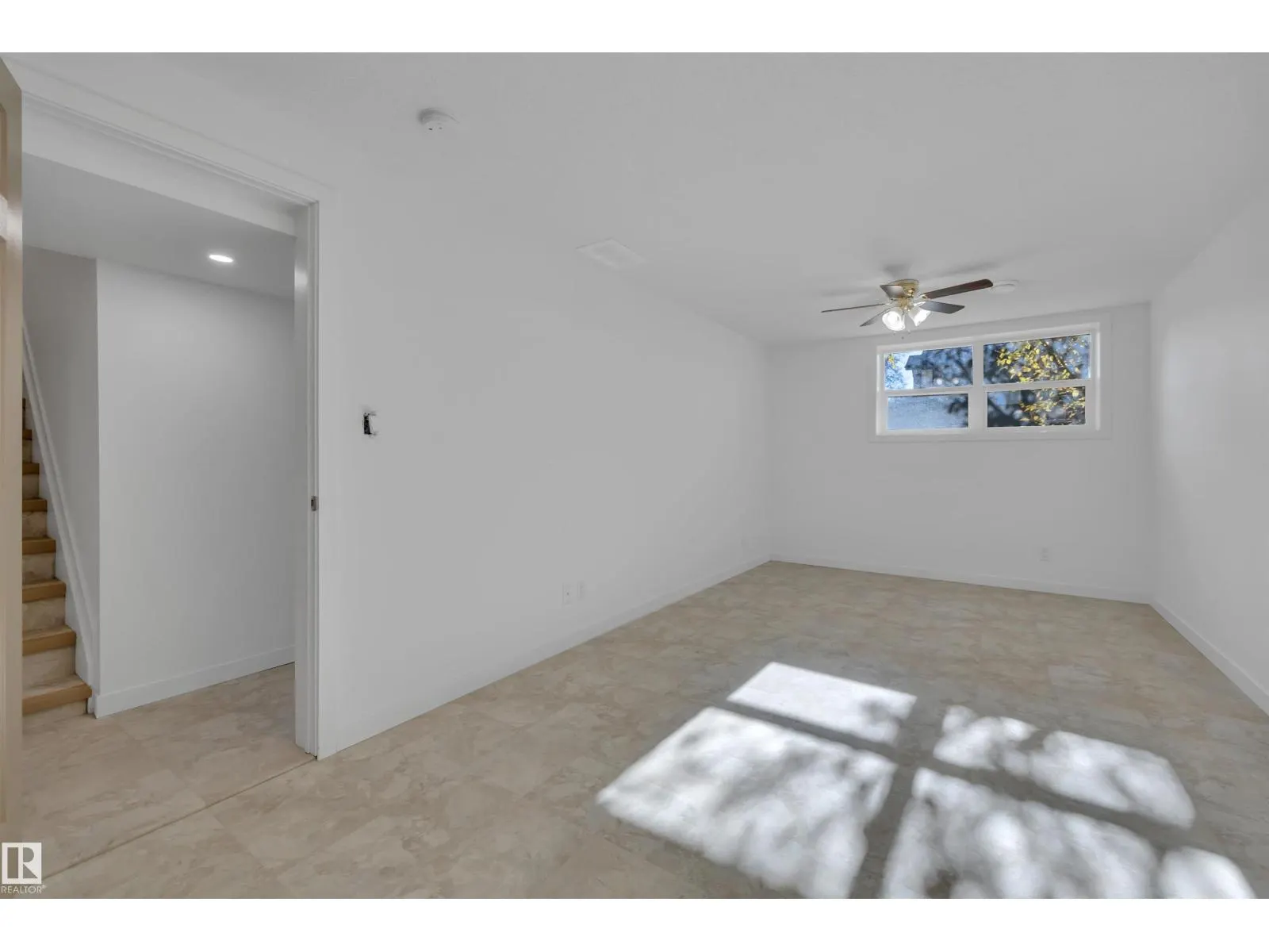 9304 71 AV NW