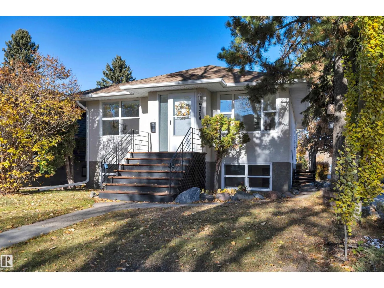9304 71 AV NW