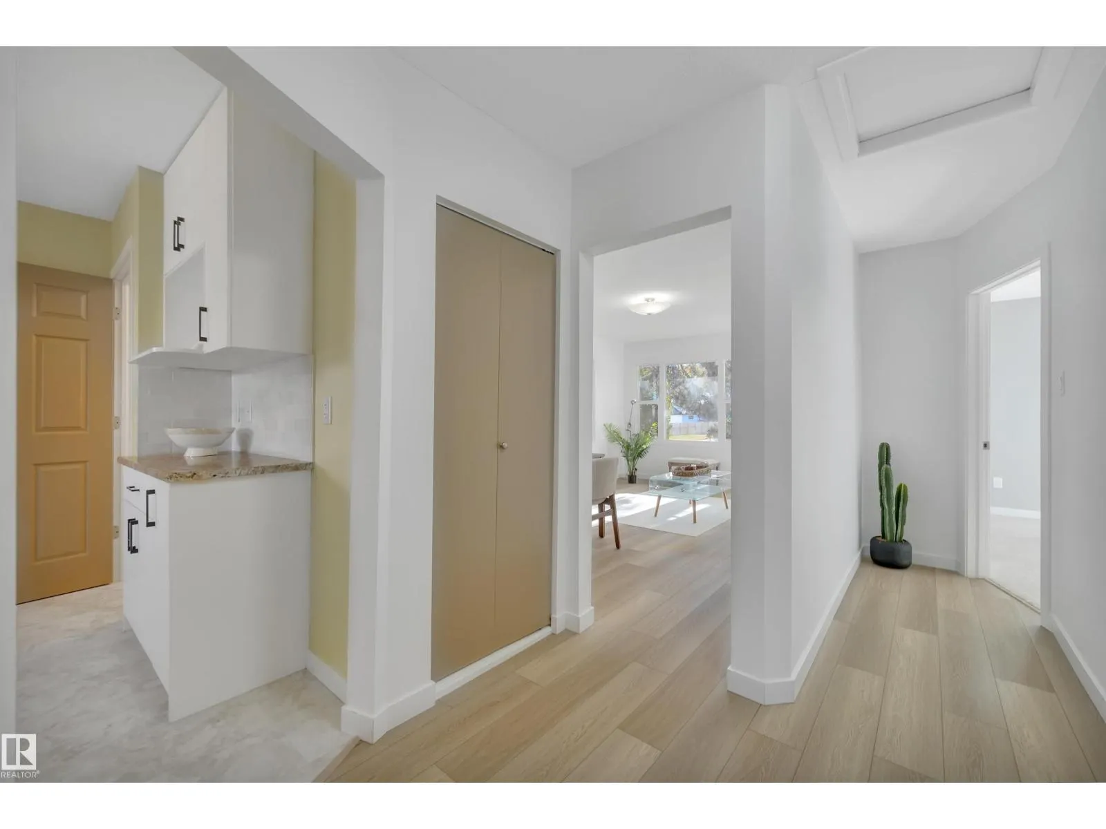 9304 71 AV NW