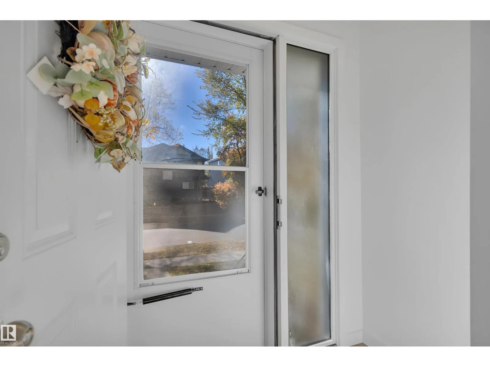 9304 71 AV NW