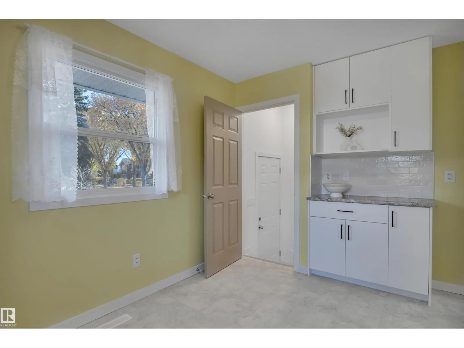 9304 71 AV NW