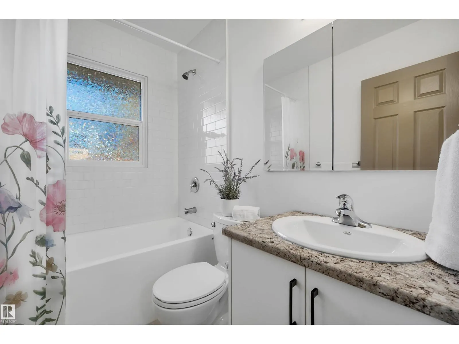 9304 71 AV NW